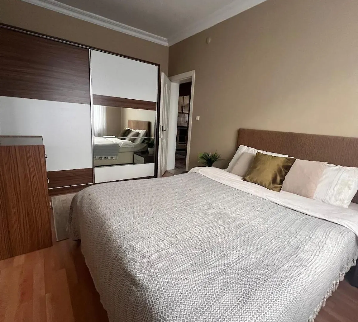 2 Bedroom Apartment Available For Longterm Estambul